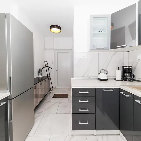 Nevera By Belmont Realty アパート ザダル